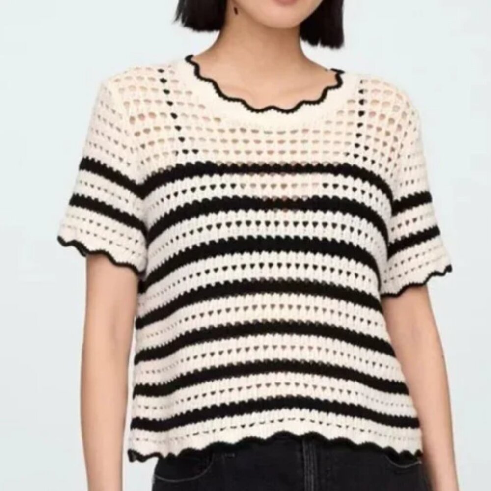 GAP Black and White Crochet Stripe Top/L